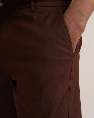 WE Fashion tavaline Chino-püksid, värv pruun