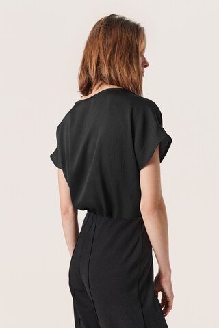 SOAKED IN LUXURY - Blusa 'Loana' em preto