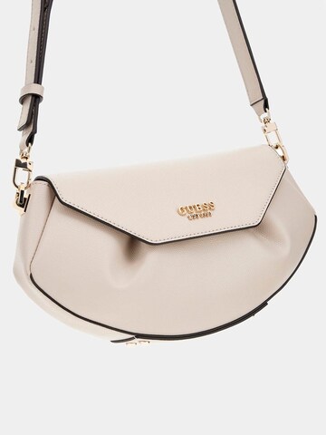 GUESS Umhängetasche 'Amorette' in Beige