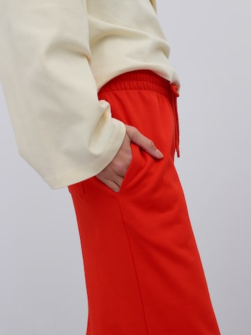 Wide leg Pantaloni 'Sascha' di EDITED in rosso