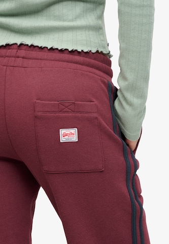 Superdry & Co Loosefit Broek 'Athletic Essentials' in Rood