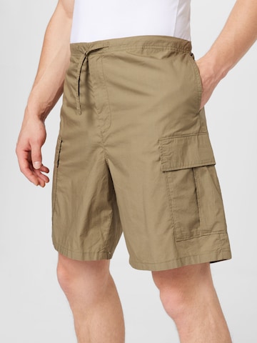 WEEKDAY Loosefit Shorts in Grün