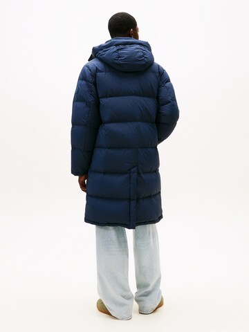 Tommy Jeans Pitkä talvitakki värissä sininen