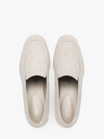 Estro Mocassins in Beige
