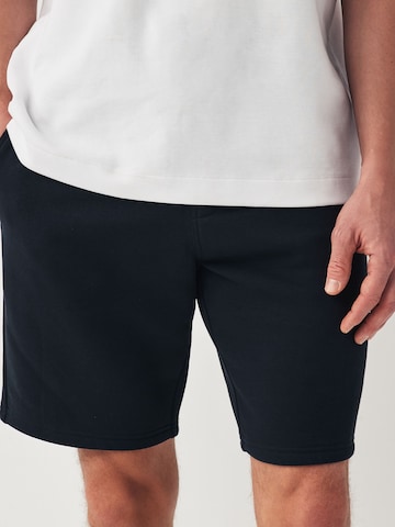 Next Regular Shorts in Schwarz