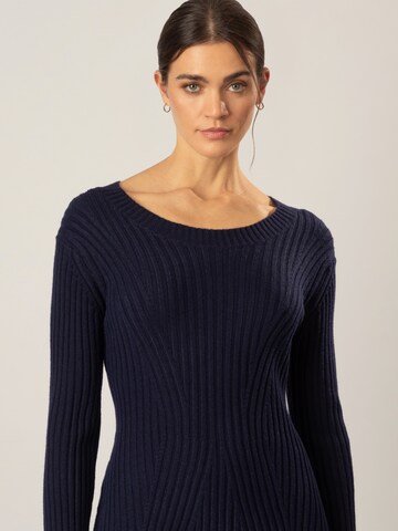 APART Knitted dress in Blue