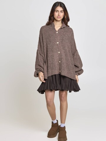 Lilavie Strickjacke ' Lolaa Oversize One Size ' in Braun