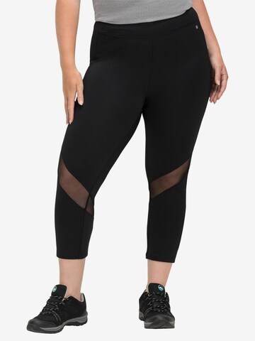 SHEEGO Skinny Workout Pants in Black: front