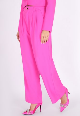 faina - regular Pantalón plisado en rosa