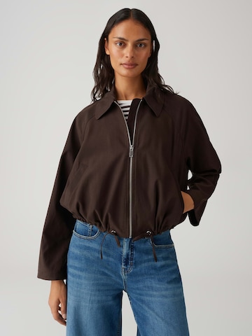 brūns OPUS Starpsezonu jaka 'Javell': no priekšpuses