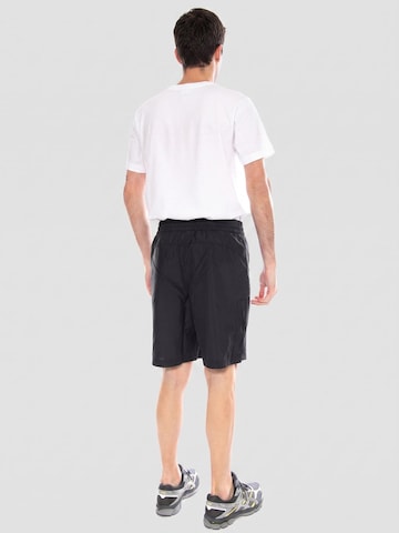 Baggy Pantaloni 'PUMATECH Woven Cargo Shorts' di PUMA in nero