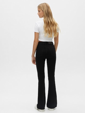 Pull&Bear Flared Jeans in Schwarz