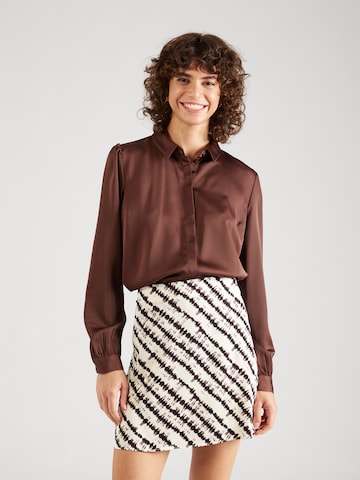 VILA - Blusa em castanho: frente