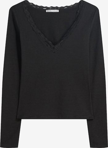 BershkaMajica - crna boja: prednji dio