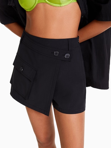 Bershka Regular Shorts in Schwarz