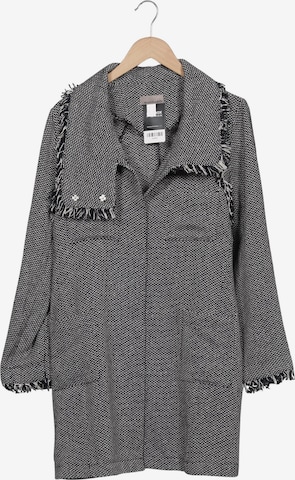 Mandarin Mantel XL in Schwarz: Vorderseite