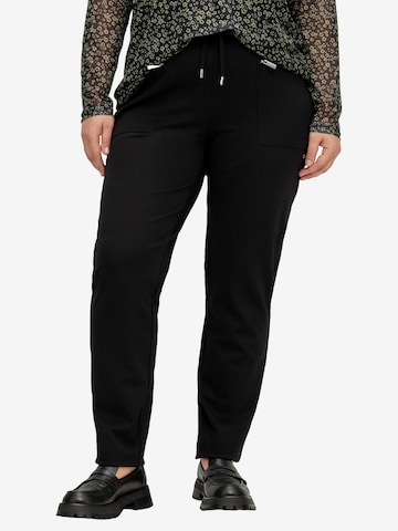 SHEEGO Slimfit Broek in Zwart: voorkant