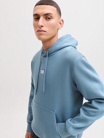 JACK & JONES Sweatshirt i blå