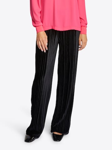 Rich & Royal Wide leg Trousers in Black: front