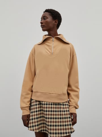 EDITED Sweatshirt 'Fionn' in Brown: front