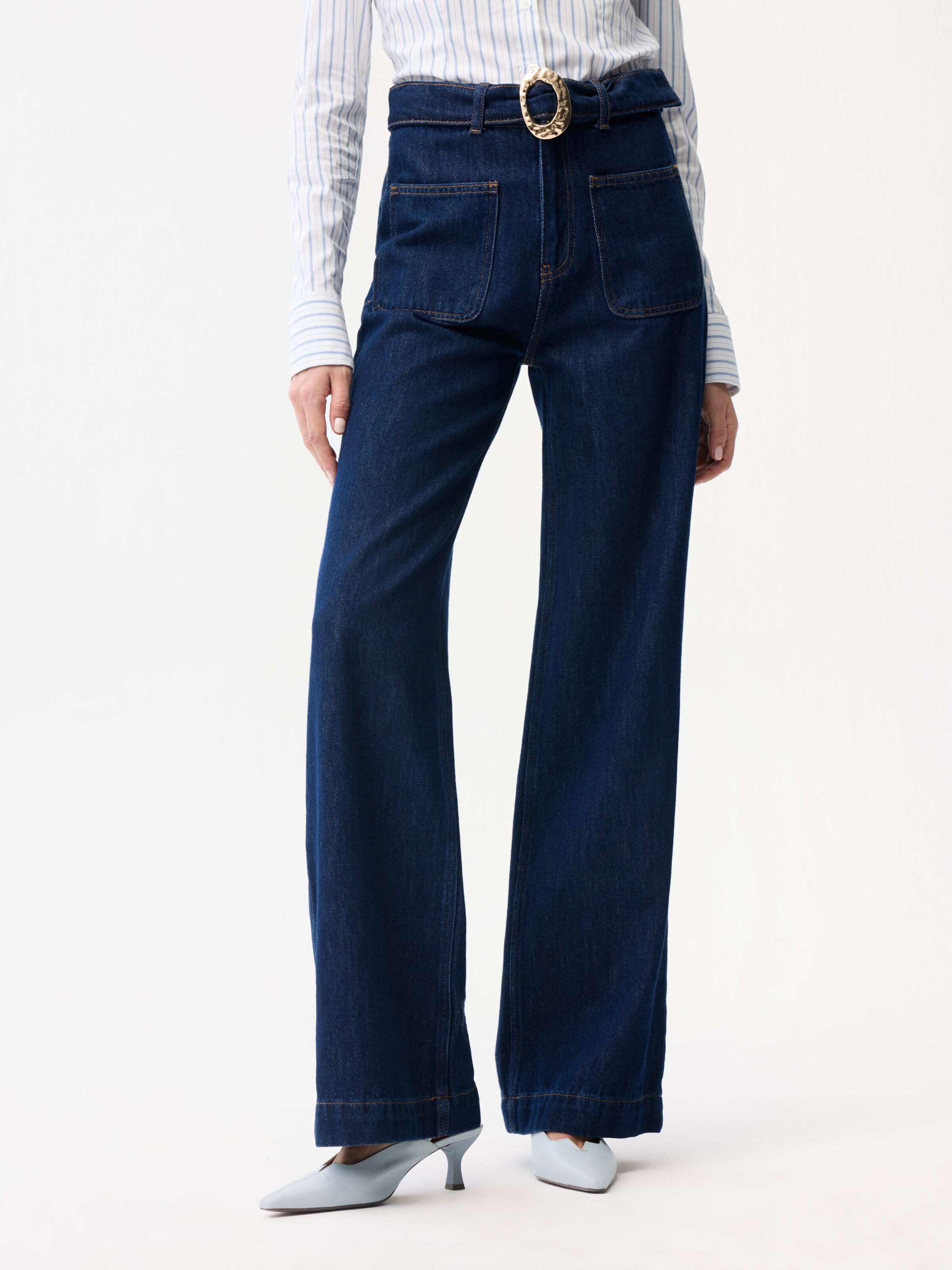 adl Wide leg Jeans in Blue: front