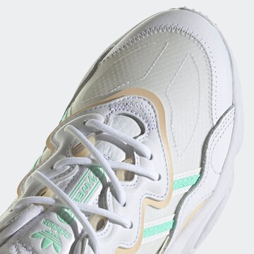 Sneaker low 'Ozweego' de la ADIDAS ORIGINALS pe alb