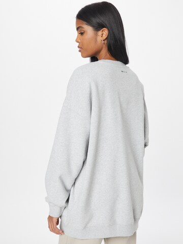 10k Sweatshirt in Grau