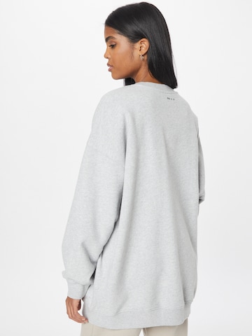 10k - Sweatshirt em cinzento