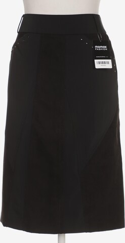 Madeleine Skirt in XXXL in Black: front