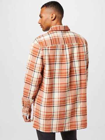 Urban Classics Comfort fit Button Up Shirt in Red