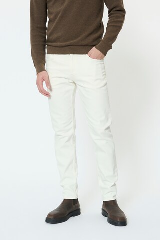 Matinique Regular Jeans 'MAjake' in Weiß: Vorderseite