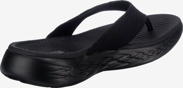 SKECHERS - Sandalias de dedo en negro