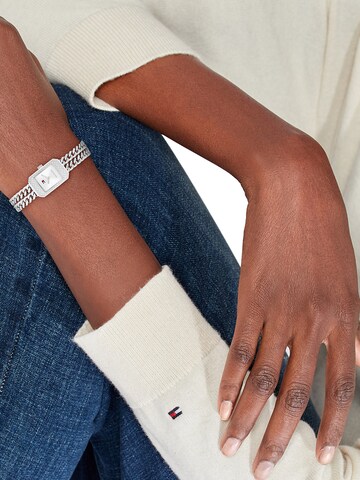 TOMMY HILFIGER Analogové hodinky 'SARAH' – stříbrná: přední strana