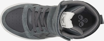 Hummel Sneaker in Grau