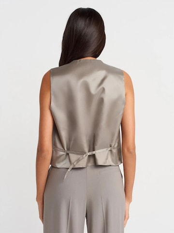 Dilvin Vest in Grey