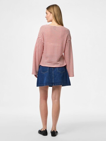 Pullover di PIECES in rosso