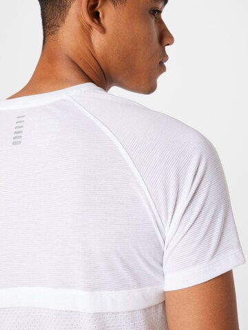 UNDER ARMOUR Functioneel shirt 'Streaker' in Wit