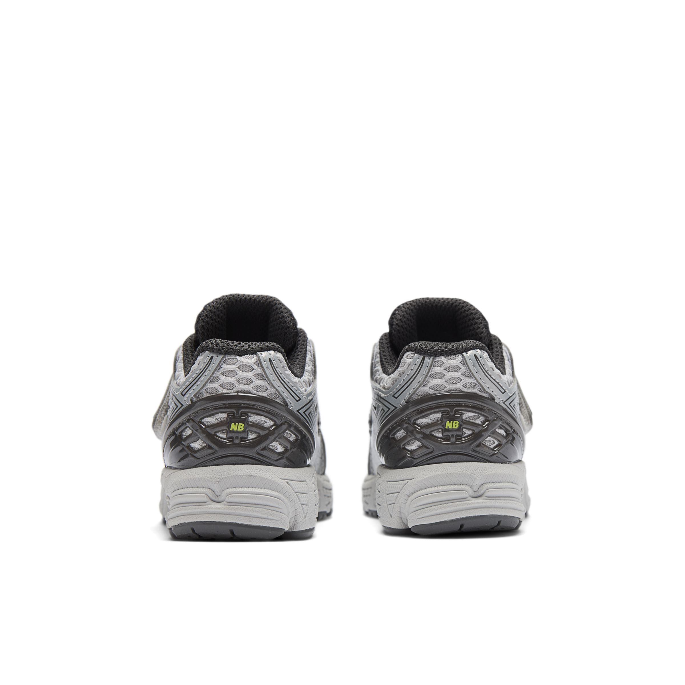 new balance Sneaker '1906' in Grau