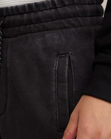 WE Fashion Конический (Tapered) Штаны в Серый