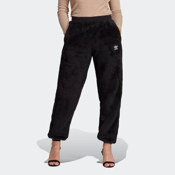 Loosefit Pantaloni 'Essentials+ Fluffy Teddy' di ADIDAS ORIGINALS in nero: frontale