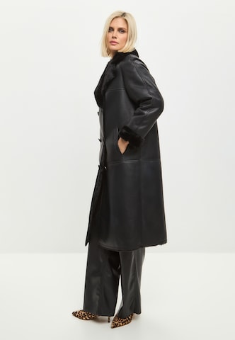 CESARE GASPARI Winter Coat in Black
