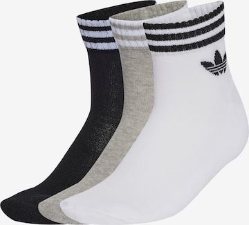 ADIDAS ORIGINALS Къси чорапи '3-Stripes Ankle 3 Pairs' в сиво: отпред