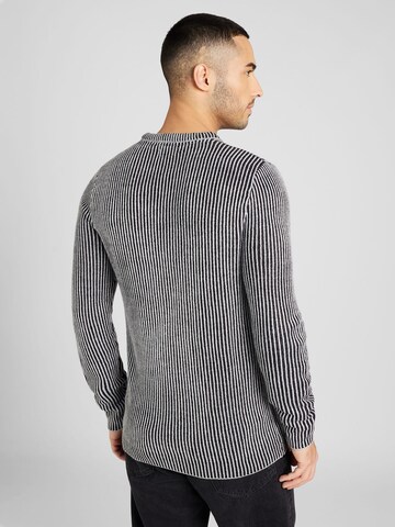 BRAVE SOUL Sweater in Grey