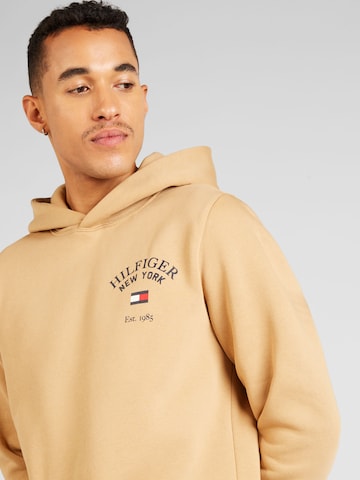 TOMMY HILFIGER Sweatshirt 'Arched Varsity' in Beige