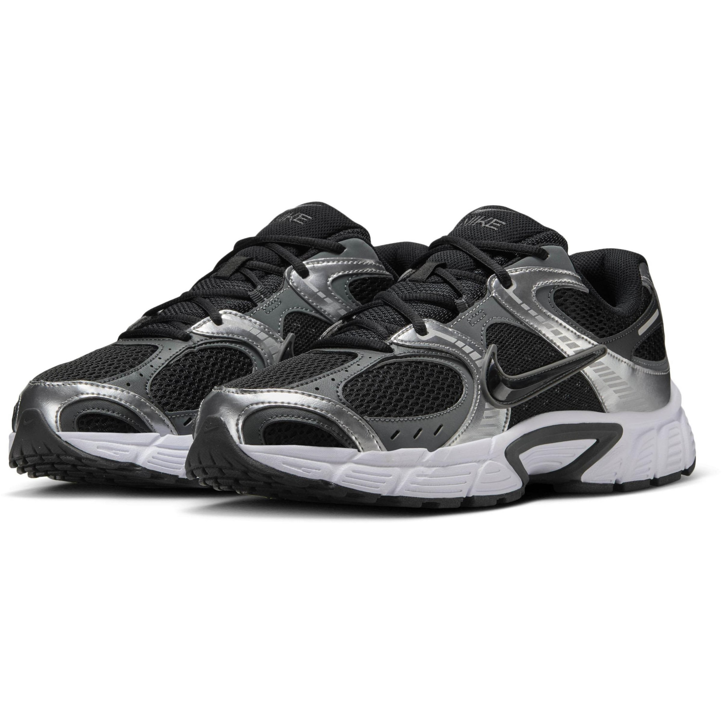 Nike Sportswear Trampki niskie 'V5 RNR' w kolorze szary