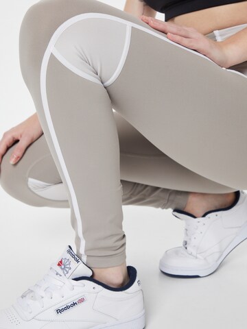 Reebok Skinny Sporthose in Grau