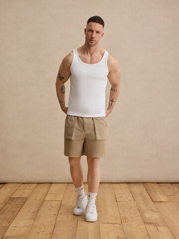 Tricou 'Vince' de la DAN FOX APPAREL pe alb