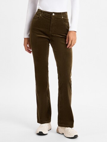 Marie Lund Regular Broek in Groen: voorkant