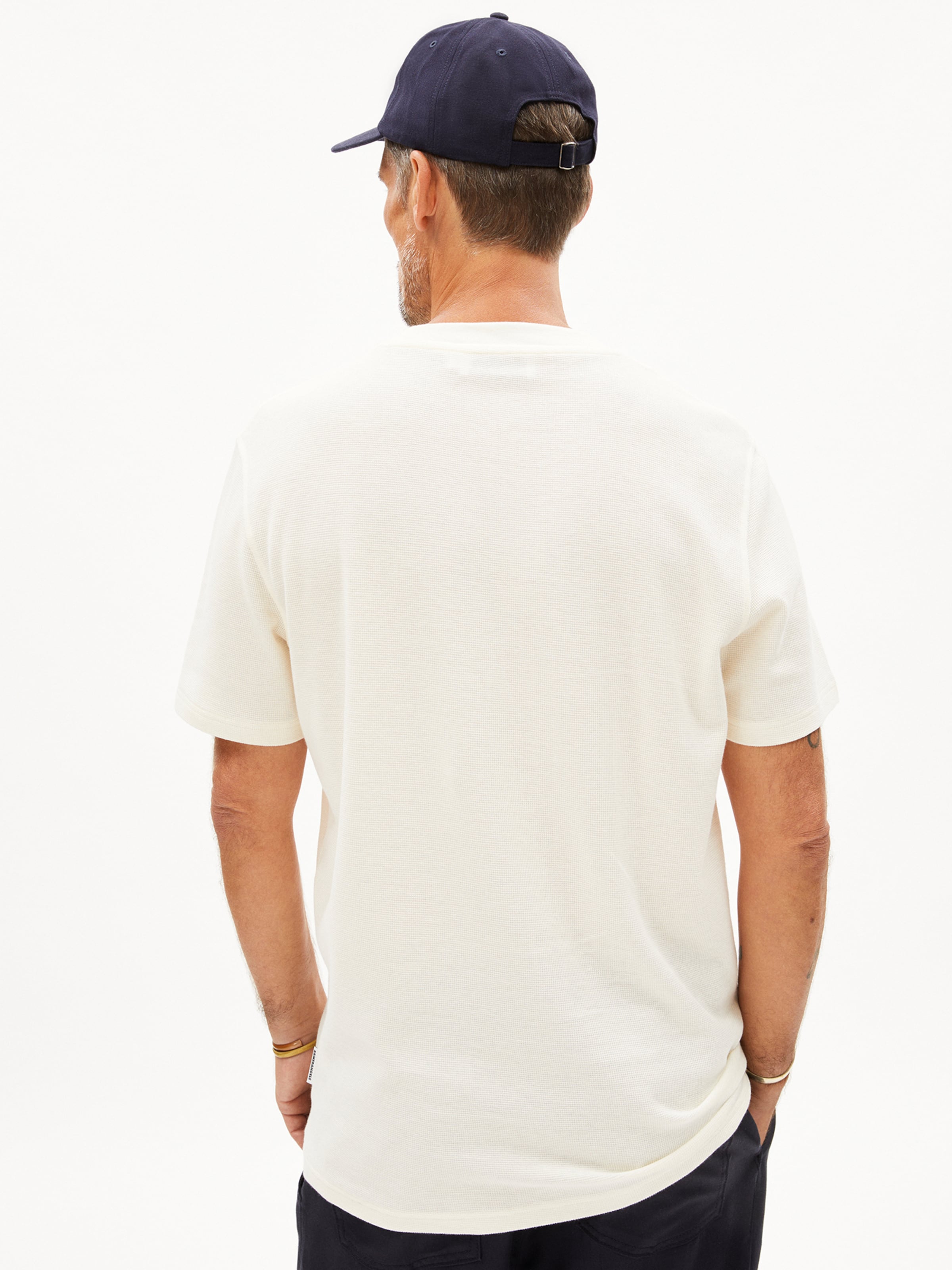 T-Shirt ARMEDANGELS en beige : devant