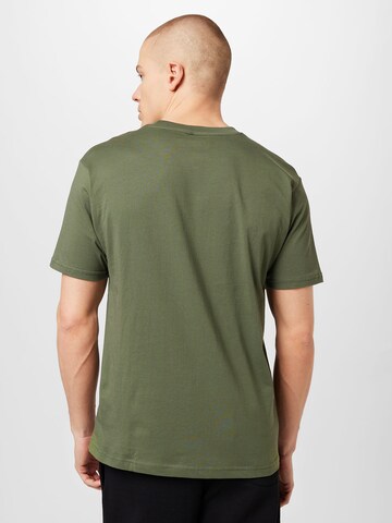 new balance قميص بلون أخضر